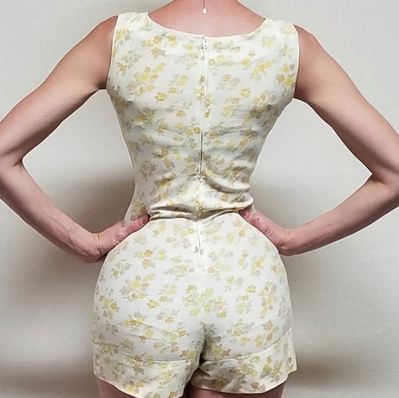 Vintage 1950s Handmade Yellow Floral Woven Linen Side Pocket Shorty Romper - Picture 3 of 11